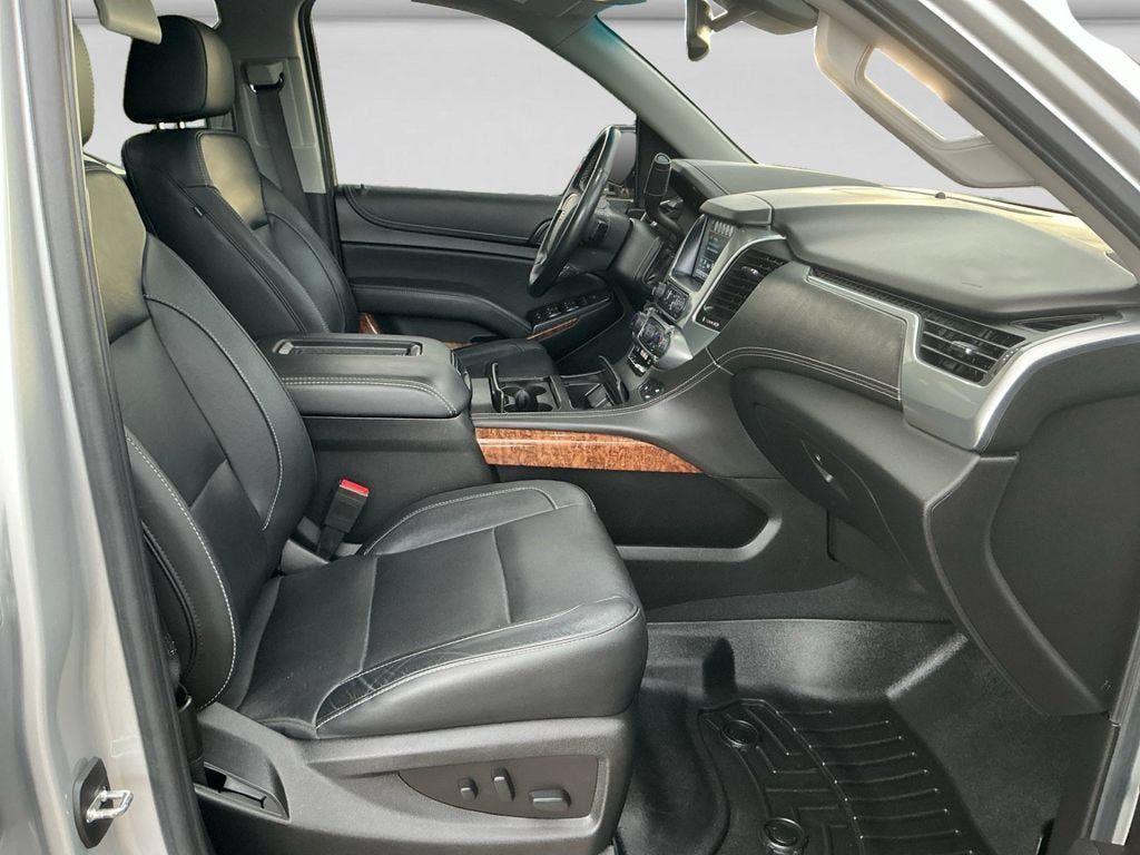 Used 2020 Chevrolet Tahoe Premier w/ Premier 6.2L Value Package AWD/4WD image 15