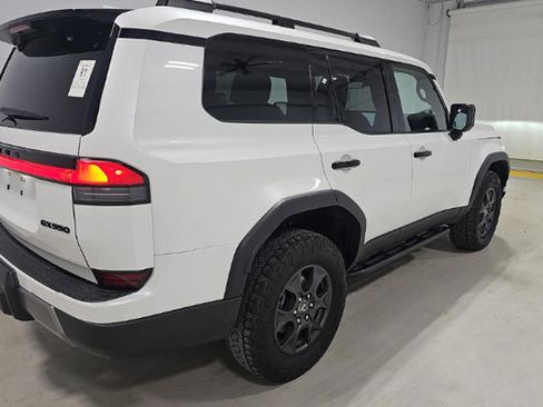Used 2024 Lexus GX 550 AWD/4WD image 2