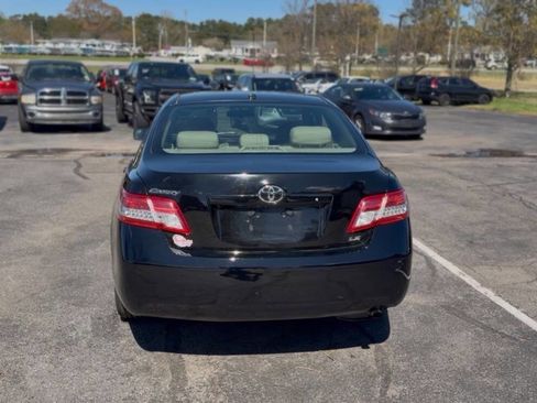 Used 2011 Toyota Camry LE image 7
