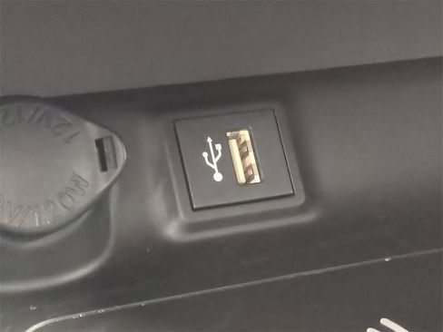 Used 2023 Toyota RAV4 XLE Premium image 27