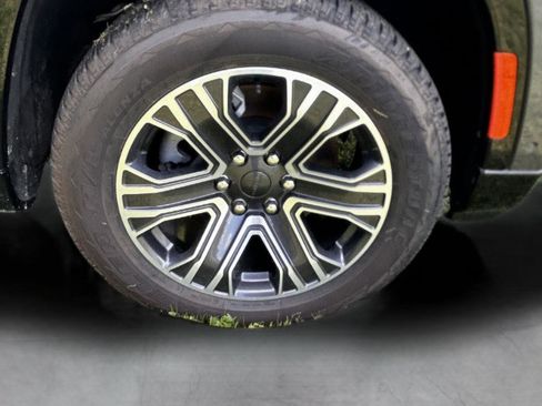 New 2024 Jeep Wagoneer 4WD w/ Premium Group I image 38