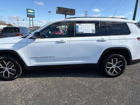 Used 2023 Jeep Grand Cherokee L Limited w/ Luxury Tech Group II image 9