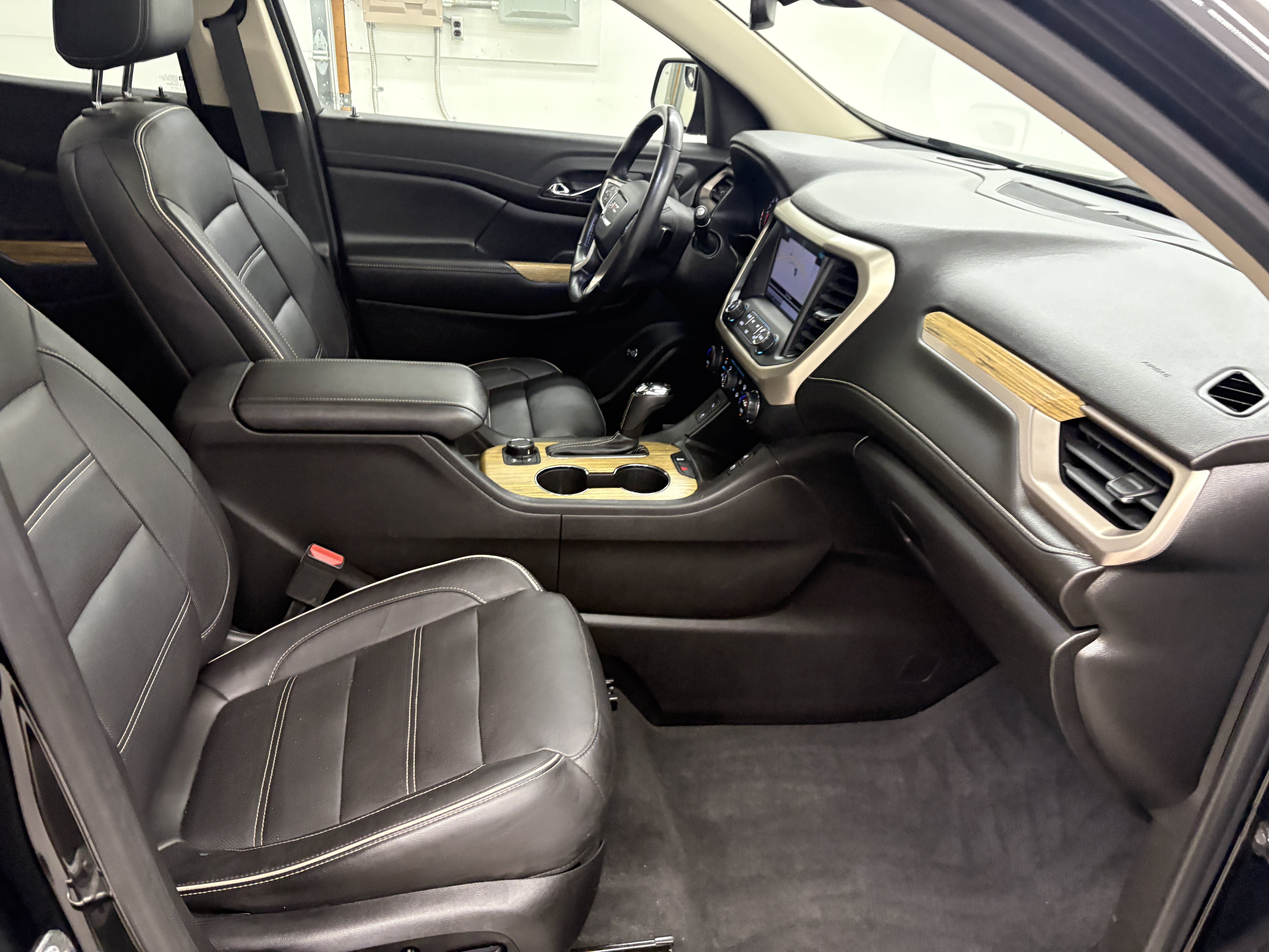 Used 2019 GMC Acadia Denali w/ Technology Package FWD image 26