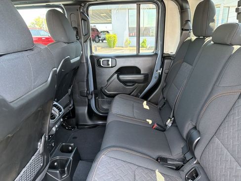 Used 2025 Jeep Gladiator Mojave w/ Convenience Group AWD/4WD image 12