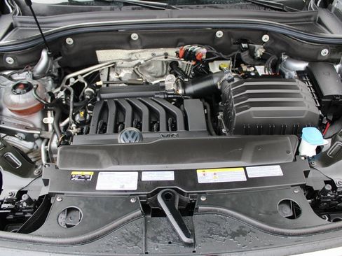 Certified 2022 Volkswagen Atlas SEL R-Line image 34