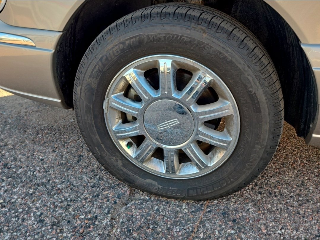 Used 2002 Lincoln Continental FWD image 15