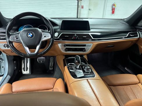 Used 2018 BMW 740i xDrive AWD/4WD image 28