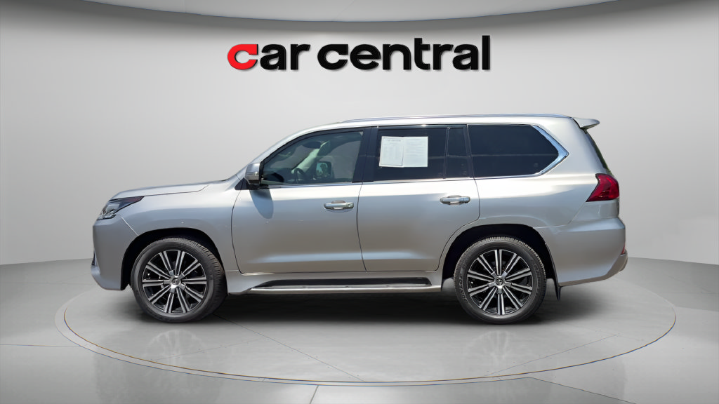 Used 2018 Lexus LX 570 4WD w/ Luxury Package image 2