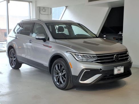 Used 2023 Volkswagen Tiguan SE w/ Panoramic Sunroof Package AWD/4WD image 3