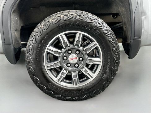 Used 2024 GMC Sierra 1500 AT4 w/ Technology Package AWD/4WD image 30