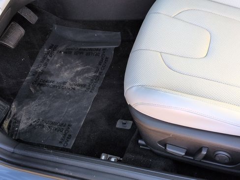 Used 2023 Hyundai Elantra Limited w/ Cargo Package image 17