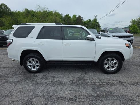 Used 2019 Toyota 4Runner SR5 Premium AWD/4WD image 2