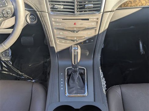 Used 2014 Lincoln MKT FWD image 20