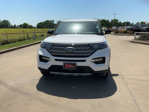 Used 2024 Ford Explorer Limited image 3