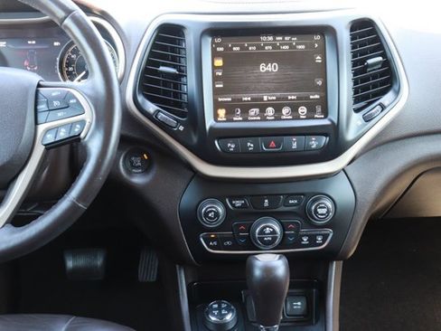 Used 2014 Jeep Cherokee Trailhawk w/ Technology Group AWD/4WD image 16