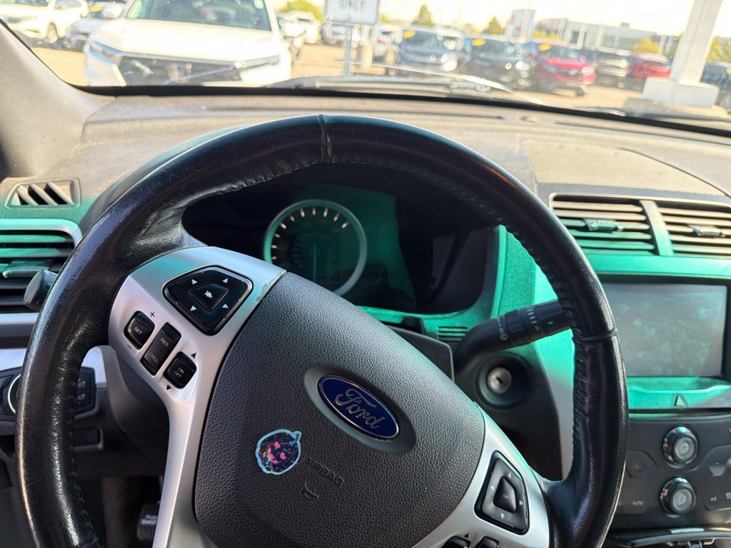 Used 2014 Ford Explorer XLT w/ Equipment Group 202A AWD/4WD image 12