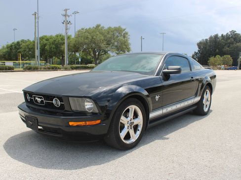 Used 2009 Ford Mustang Coupe RWD image 4