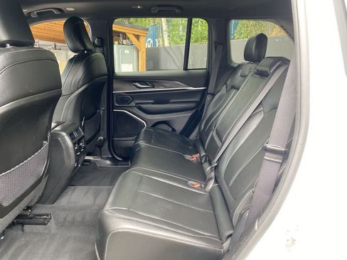 Used 2024 Jeep Grand Cherokee Limited 4xe AWD/4WD image 16