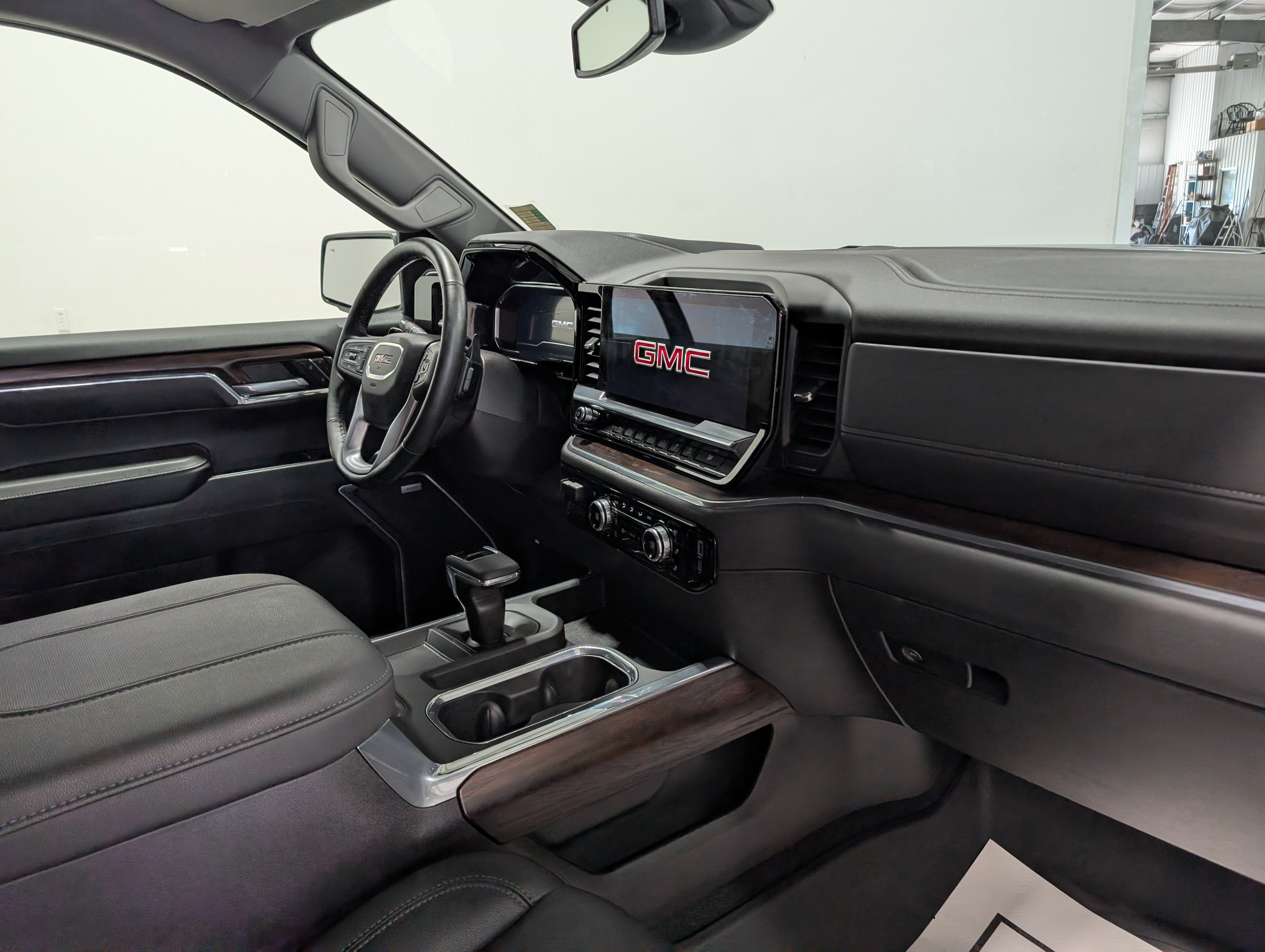 Used 2024 GMC Sierra 1500 SLT w/ SLT Premium Plus Package AWD/4WD image 19