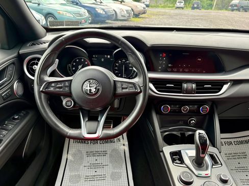 Used 2022 Alfa Romeo Stelvio Veloce AWD/4WD image 41