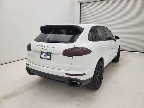 Used 2018 Porsche Cayenne Platinum Edition image 24