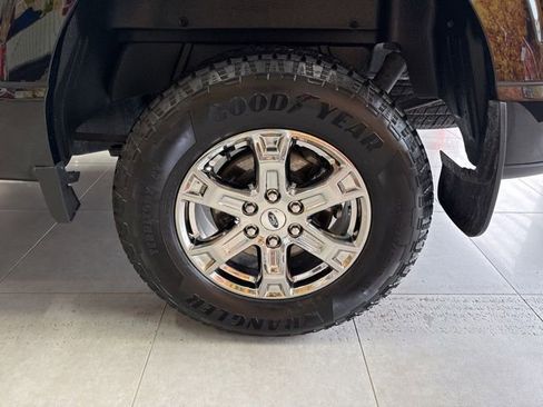 Used 2023 Ford F150 Lariat w/ Trailer Tow Package image 15