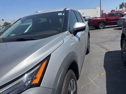 Certified 2021 Nissan Rogue SV FWD image 2