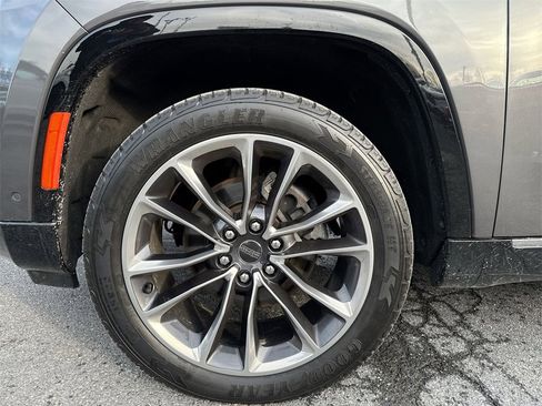 Used 2022 Jeep Wagoneer Series III w/ Premium Group I image 19