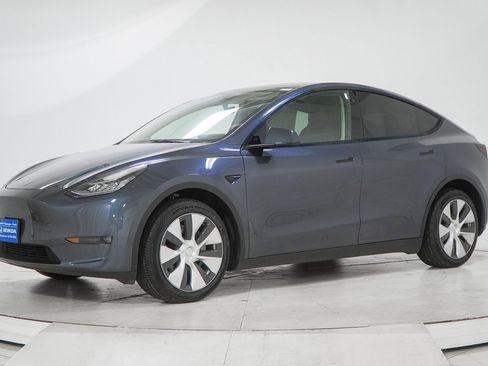 Used 2023 Tesla Model Y Long Range image 3