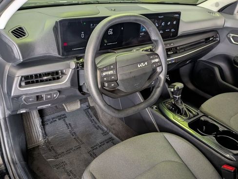 Used 2025 Kia K4 LXS image 14