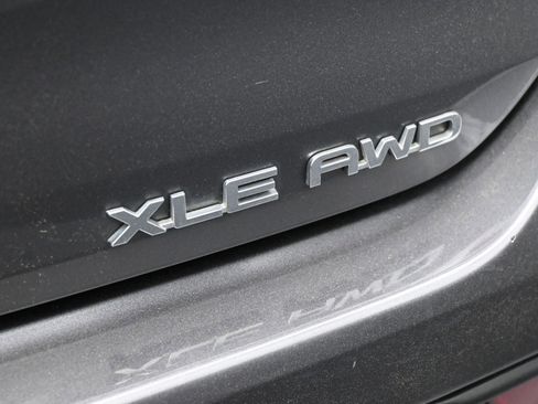 Certified 2021 Toyota Highlander XLE AWD/4WD image 38