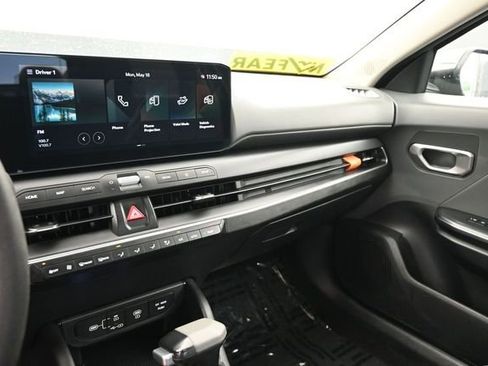 Used 2025 Kia K4 FWD image 19