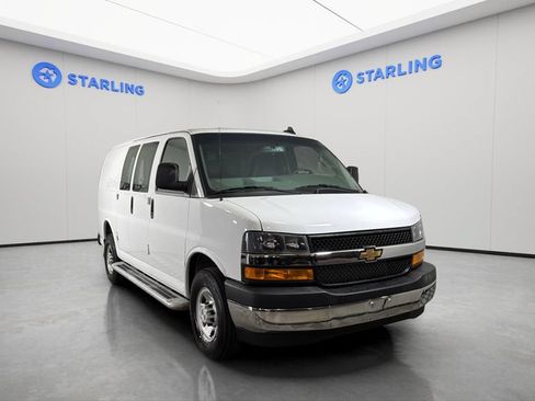 Used 2025 Chevrolet Express 2500 w/ Driver Convenience Package RWD image 15