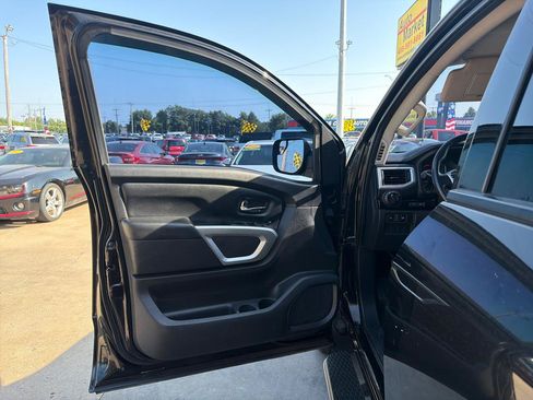 Used 2017 Nissan Titan SV AWD/4WD image 12