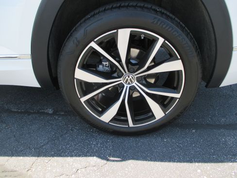 Used 2025 Volkswagen Atlas SEL Premium R-Line AWD/4WD image 9