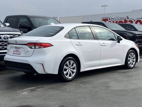 Certified 2025 Toyota Corolla LE image 3