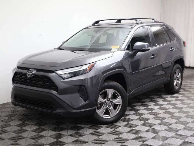 Used 2022 Toyota RAV4 XLE w/ Convenience Package FWD image 1