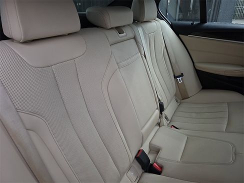 Used 2021 BMW 530i xDrive w/ Convenience Package image 16