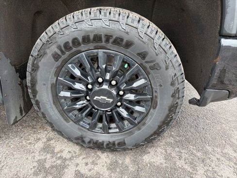 Used 2021 Chevrolet Silverado 2500 LT w/ Midnight Edition AWD/4WD image 9