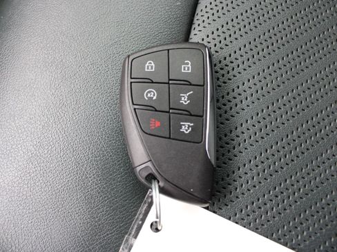 Used 2025 GMC Yukon AT4 w/ LPO, Floor Liner Package AWD/4WD image 39