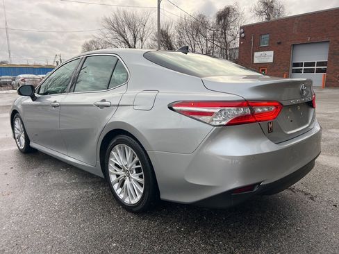 Used 2018 Toyota Camry XLE image 3