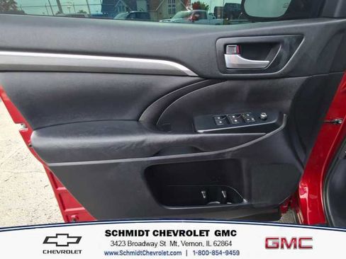 Used 2018 Toyota Highlander SE FWD image 13
