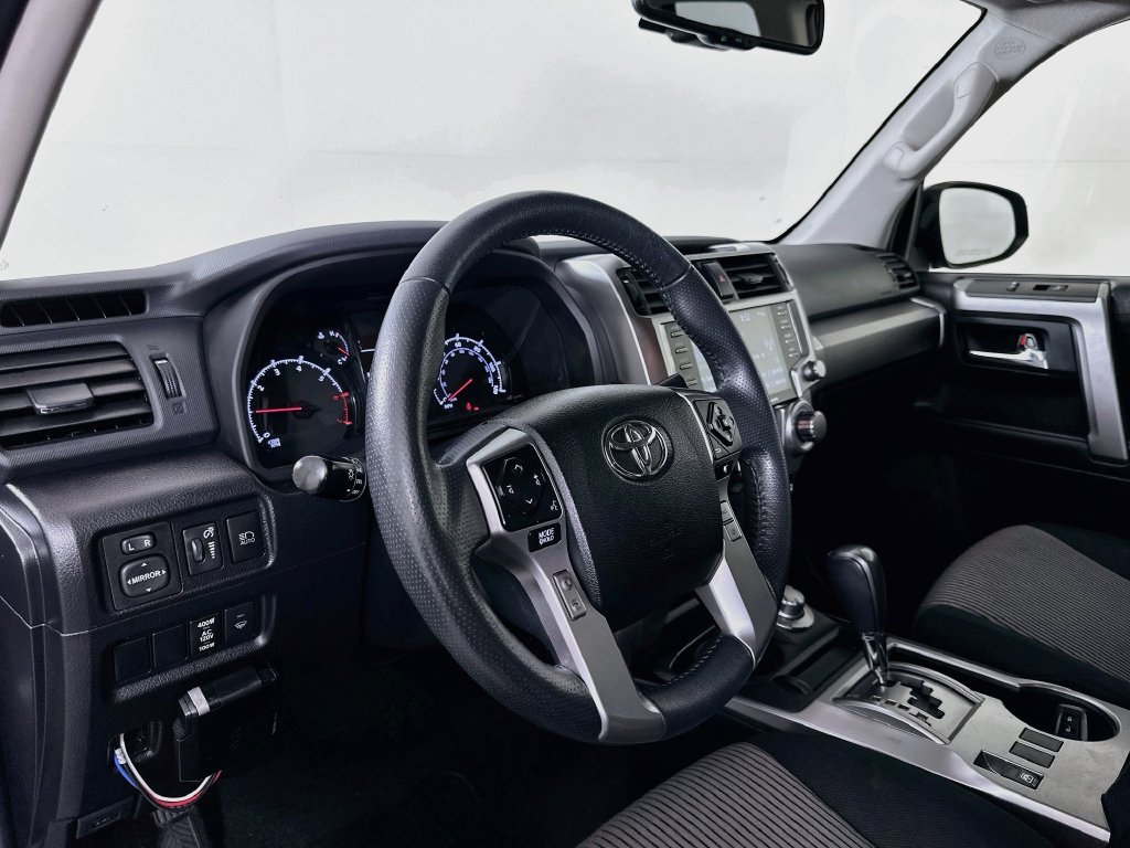 Certified 2022 Toyota 4Runner SR5 AWD/4WD image 9