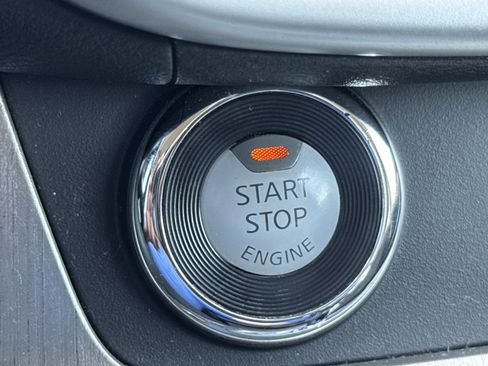 Used 2016 Nissan Murano SV FWD image 17