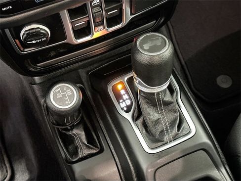 Used 2024 Jeep Wrangler Unlimited Sahara image 14