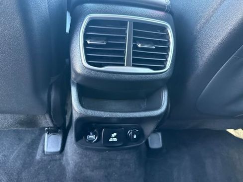 Used 2020 Hyundai Santa Fe Limited image 12