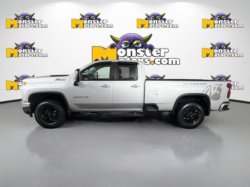 Used 2022 Chevrolet Silverado 2500 LT w/ Convenience Package AWD/4WD image 8