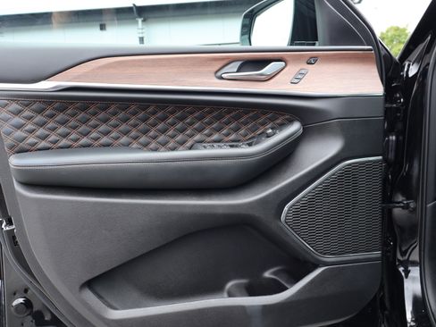 Used 2025 Jeep Grand Cherokee Summit w/ Obsidian Package AWD/4WD image 13