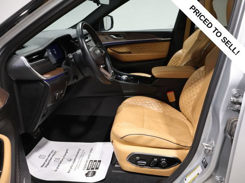 Used 2022 Jeep Grand Cherokee Summit w/ Adv Protech Group IV AWD/4WD image 2