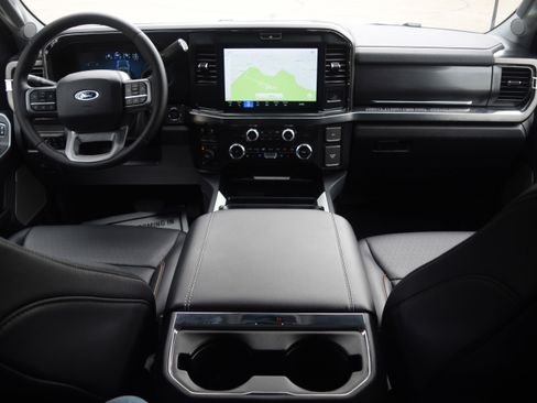 Used 2025 Ford F250 Lariat w/ Black Appearance Package image 8